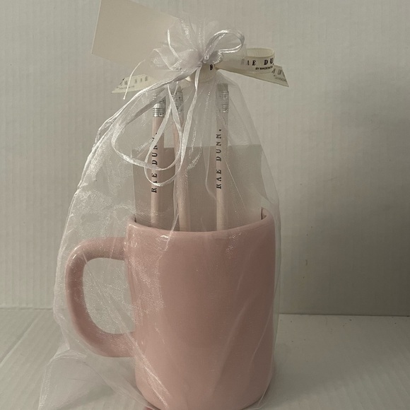 🩷 Rae Dunn 🩷 Mom Ceramic Mug Gift Set with Notepad and Pencils NWT - Picture 3 of 8